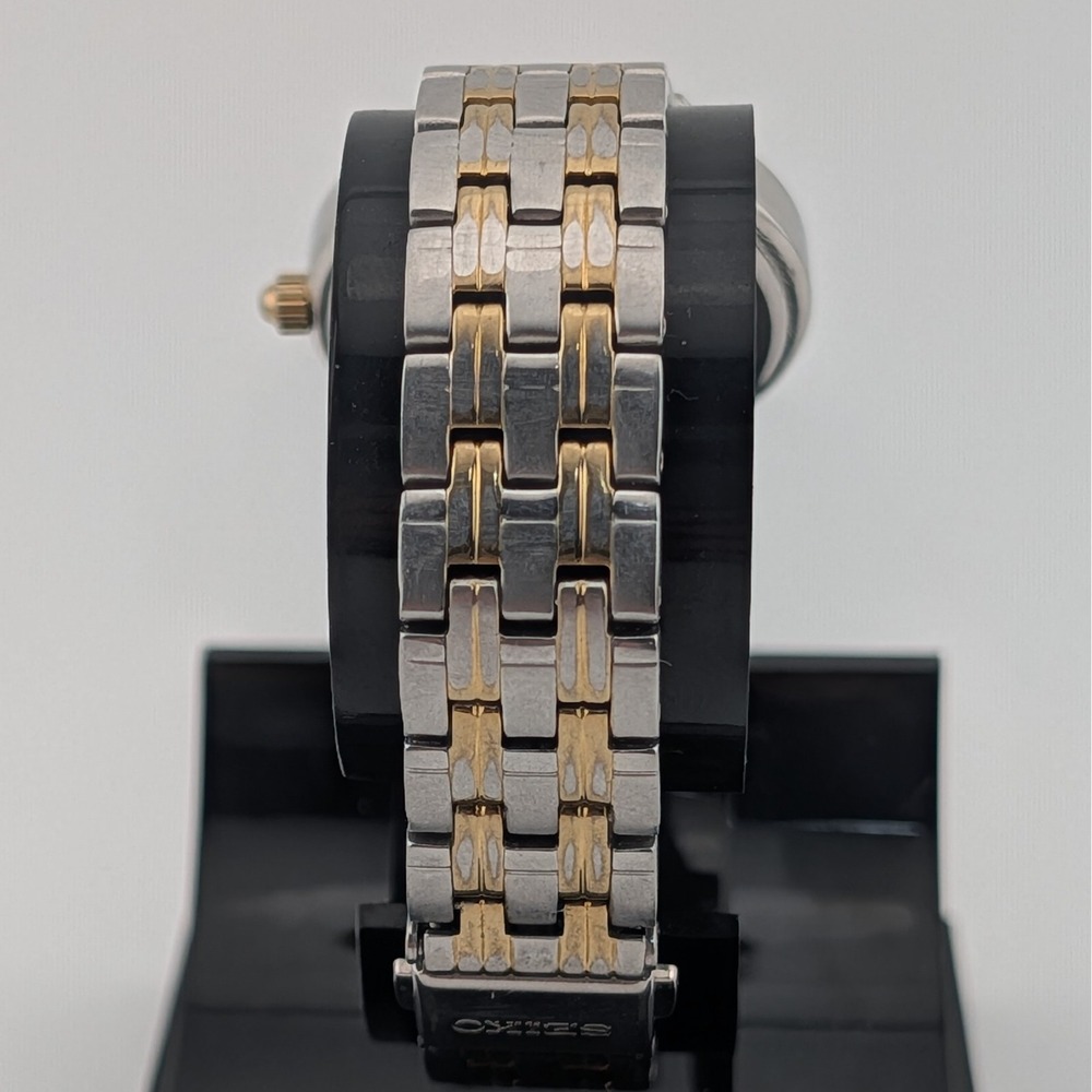 Seiko Solar V187-0AA0 Two Tone Textured Dial Minute Track Watch - Picture 9 of 11